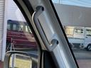 運転席と助手席にはアシストグリップが装備!乗り降りが楽になりますね♪