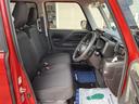 【フロントシート】インパネにシフトが付いているので足元広々!運転席から助手席の移動も楽々♪どちらからでも乗り降り出来るので、狭い場所の乗り降りも楽ちんですよ♪