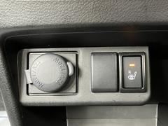 【運転席シートヒーター】じんわりあたたまるうれしいシートヒーター◎エアコンの乾いた風がちょっと苦手という方も安心◎アクセサリーソケット電源も便利に使えそう！ 5