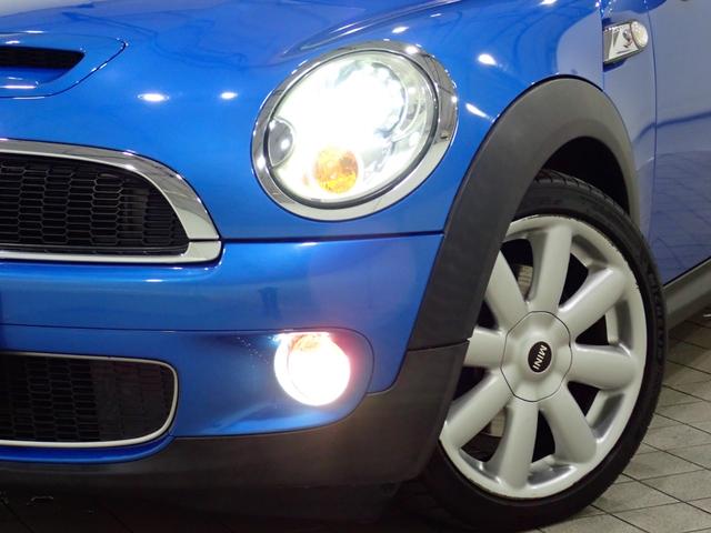 ＭＩＮＩ クーパーＳ　６ＭＴ車　社外マフラー　プロジェクターＨＩＤヘッドライト（3枚目）