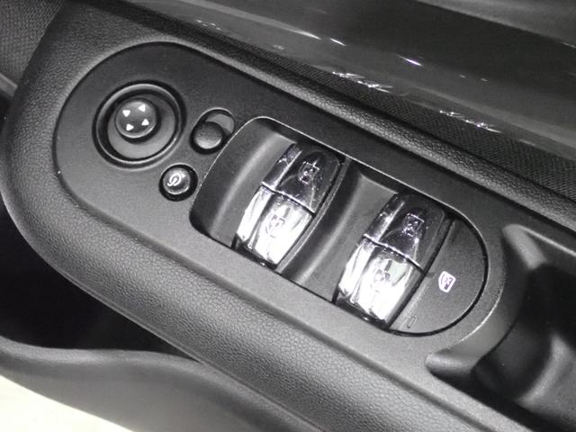 ＭＩＮＩ クーパーＳＤ　クラブマン　純正ナビ　Ｂカメラ　コンフォートアクセス　クルコン　Ｂｌｕｅｔｏｏｔｈ対応　ＬＥＤヘッドライト（15枚目）