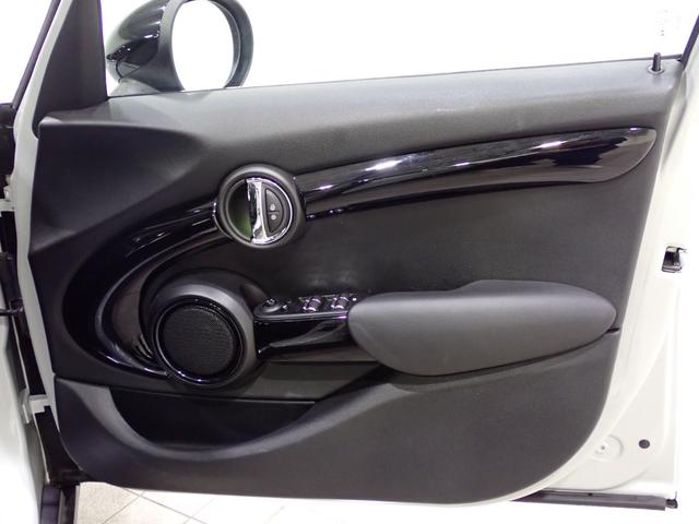 ＭＩＮＩ クーパーＳＤ　純正ナビ　バックカメラ　コンフォートアクセス　パドルシフト　Ｂｌｕｅｔｏｏｔｈ対応　ＬＥＤヘッドライト（14枚目）