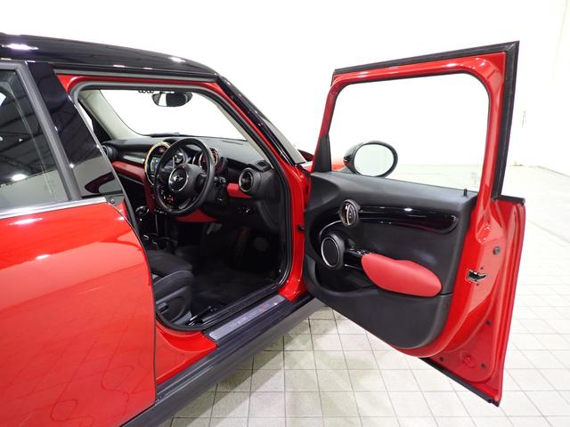 ＭＩＮＩ クーパーＳ　純正ナビ　バックカメラ　Ｂｌｕｅｔｏｏｔｈ対応　ＬＥＤヘッドライト（13枚目）