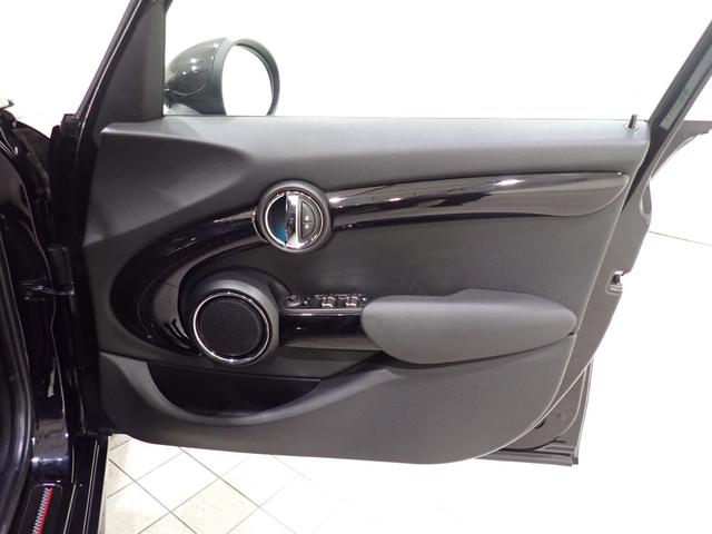 ＭＩＮＩ クーパーＳＤ　ジョンクーパーワークスＰＫＧ　純正ナビ　フルセグＴＶ　バックカメラ　コンフォートアクセス　ハーフレザー　シートヒーター　サンルーフ　Ｂｌｕｅｔｏｏｔｈ対応　ＬＥＤヘッドライト（15枚目）