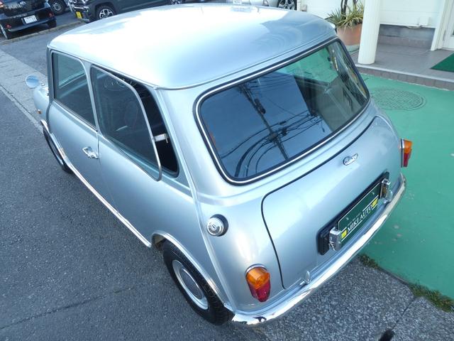 ＭＩＮＩ クーパー１．３　ＭＫ－Ｉ仕様　１０インチ　オールペイント　天張り張替　フェンダーレス仕様（4枚目）