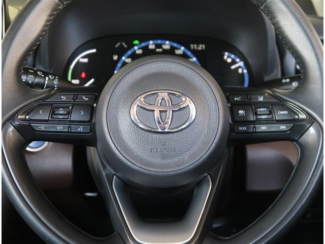 ヤリスクロス ハイブリッドＺ　純正８型ディスプレイオーディオ　バックカメラ　衝突被害軽減システム　ハーフレザーシート　パワーシート　コーナーセンサー　ＬＥＤヘッドライト　ＥＴＣ　純正１８インチアルミホイール　オートハイビーム（10枚目）