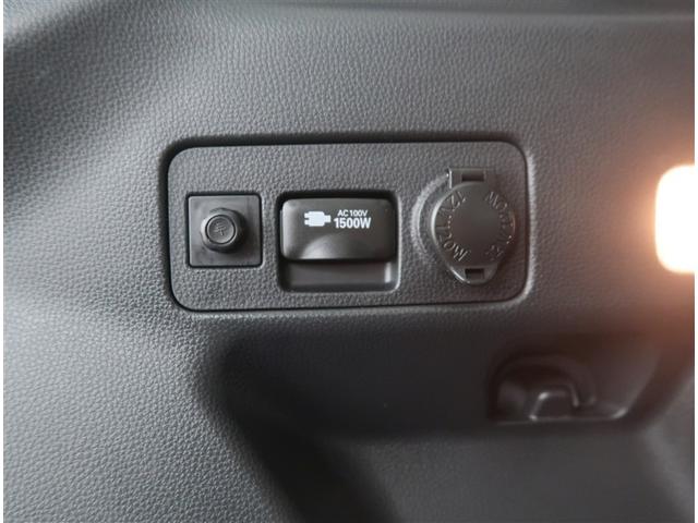 ヤリスクロス ハイブリッドＺ　純正８型ディスプレイオーディオ　バックカメラ　衝突被害軽減システム　ハーフレザーシート　パワーシート　コーナーセンサー　ＬＥＤヘッドライト　ＥＴＣ　純正１８インチアルミホイール　オートハイビーム（12枚目）