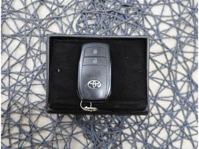 ヤリスクロス ハイブリッドＧ　純正８型ＤＡ　ＥＴＣ２．０　リヤカメラ　衝突被害軽減装置　レーダークルーズ　クリアランスソナー　メディアプレイヤー接続　ＵＳＢ　Ｂｌｕｅｔｏｏｔｈ　純正アルミ　スマートキー（12枚目）