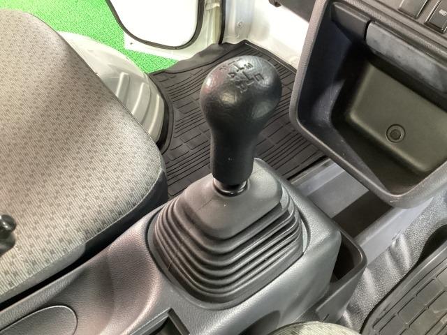 スクラムトラック 660 KC エアコン・パワステ 4WD 5MT ワンオーナー エアバッグ ABS パートタイム4WD 1オーナー パワステ付き 定期点検記録簿 運転席エアバッグ エアコン 助手席エアバッグ ABS(8枚目)