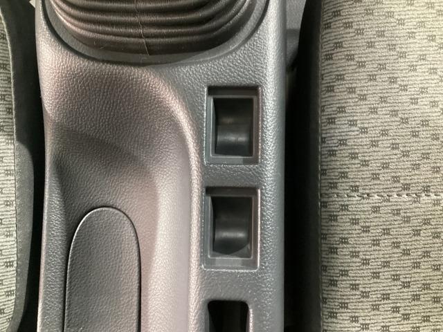 スクラムトラック 660 KC エアコン・パワステ 4WD 5MT ワンオーナー エアバッグ ABS パートタイム4WD 1オーナー パワステ付き 定期点検記録簿 運転席エアバッグ エアコン 助手席エアバッグ ABS(11枚目)