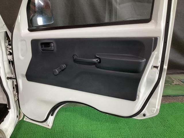 スクラムトラック 660 KC エアコン・パワステ 4WD 5MT ワンオーナー エアバッグ ABS パートタイム4WD 1オーナー パワステ付き 定期点検記録簿 運転席エアバッグ エアコン 助手席エアバッグ ABS(16枚目)