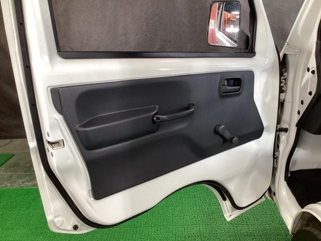 スクラムトラック 660 KC エアコン・パワステ 4WD 5MT ワンオーナー エアバッグ ABS パートタイム4WD 1オーナー パワステ付き 定期点検記録簿 運転席エアバッグ エアコン 助手席エアバッグ ABS(18枚目)