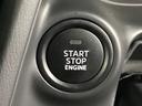 エンジンの始動は、鍵を差し込んで回すなどの操作をせずにエンジンをかけられるプッシュスタート式を採用しています。