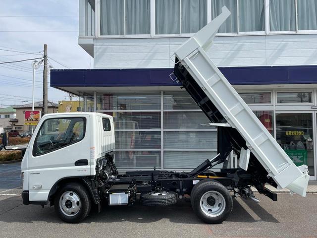 キャンター 　ターボ車　坂道発進補助装置　サイドガードアシスト　ＬＥＤヘッドランプ＆フォグランプ　衝突被害軽減ブレーキ　左電動格納ミラー　横滑り防止装置　ＡＢＳ　スマートキー　ブルートゥース　ＡＵＸ　ＵＳＢ　禁煙車（7枚目）
