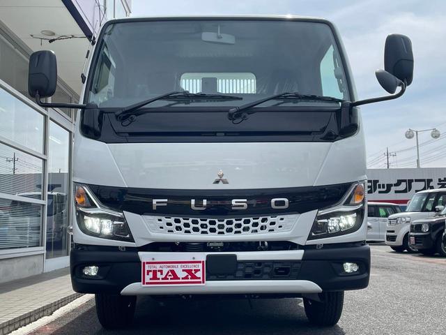 キャンター 　ターボ車　坂道発進補助装置　サイドガードアシスト　ＬＥＤヘッドランプ＆フォグランプ　衝突被害軽減ブレーキ　左電動格納ミラー　横滑り防止装置　ＡＢＳ　スマートキー　ブルートゥース　ＡＵＸ　ＵＳＢ　禁煙車（9枚目）