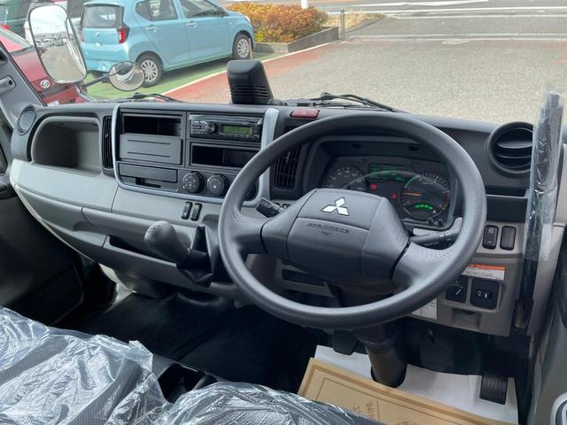 キャンター 　ターボ車　坂道発進補助装置　サイドガードアシスト　ＬＥＤヘッドランプ＆フォグランプ　衝突被害軽減ブレーキ　左電動格納ミラー　横滑り防止装置　ＡＢＳ　スマートキー　ブルートゥース　ＡＵＸ　ＵＳＢ　禁煙車（12枚目）