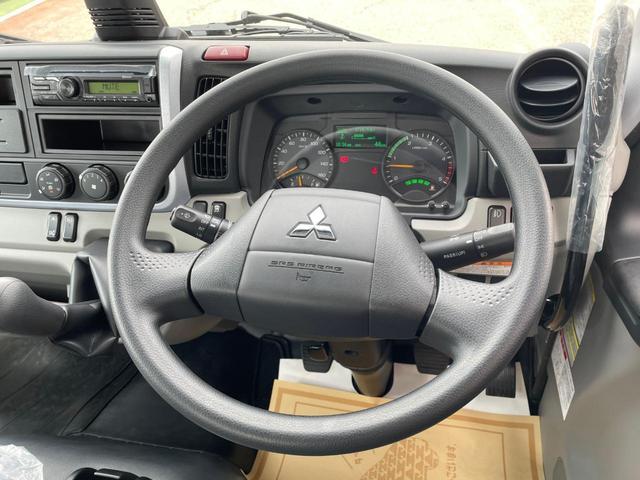 キャンター 　ターボ車　坂道発進補助装置　サイドガードアシスト　ＬＥＤヘッドランプ＆フォグランプ　衝突被害軽減ブレーキ　左電動格納ミラー　横滑り防止装置　ＡＢＳ　スマートキー　ブルートゥース　ＡＵＸ　ＵＳＢ　禁煙車（13枚目）