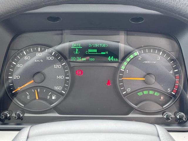 キャンター 　ターボ車　坂道発進補助装置　サイドガードアシスト　ＬＥＤヘッドランプ＆フォグランプ　衝突被害軽減ブレーキ　左電動格納ミラー　横滑り防止装置　ＡＢＳ　スマートキー　ブルートゥース　ＡＵＸ　ＵＳＢ　禁煙車（14枚目）