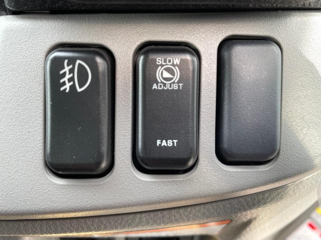 キャンター 　ターボ車　坂道発進補助装置　サイドガードアシスト　ＬＥＤヘッドランプ＆フォグランプ　衝突被害軽減ブレーキ　左電動格納ミラー　横滑り防止装置　ＡＢＳ　スマートキー　ブルートゥース　ＡＵＸ　ＵＳＢ　禁煙車（24枚目）