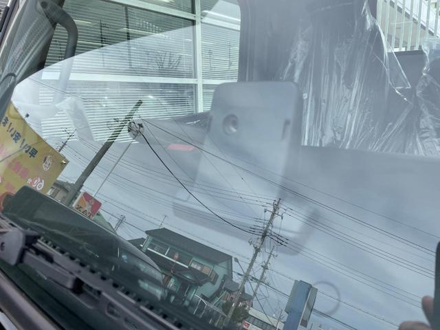 キャンター 　ターボ車　坂道発進補助装置　サイドガードアシスト　ＬＥＤヘッドランプ＆フォグランプ　衝突被害軽減ブレーキ　左電動格納ミラー　横滑り防止装置　ＡＢＳ　スマートキー　ブルートゥース　ＡＵＸ　ＵＳＢ　禁煙車（40枚目）