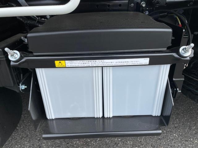 キャンター 　ターボ車　坂道発進補助装置　サイドガードアシスト　ＬＥＤヘッドランプ＆フォグランプ　衝突被害軽減ブレーキ　左電動格納ミラー　横滑り防止装置　ＡＢＳ　スマートキー　ブルートゥース　ＡＵＸ　ＵＳＢ　禁煙車（44枚目）