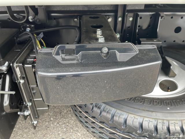 キャンター 　ターボ車　坂道発進補助装置　サイドガードアシスト　ＬＥＤヘッドランプ＆フォグランプ　衝突被害軽減ブレーキ　左電動格納ミラー　横滑り防止装置　ＡＢＳ　スマートキー　ブルートゥース　ＡＵＸ　ＵＳＢ　禁煙車（45枚目）