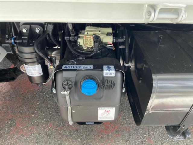 キャンター 　ターボ車　坂道発進補助装置　サイドガードアシスト　ＬＥＤヘッドランプ＆フォグランプ　衝突被害軽減ブレーキ　左電動格納ミラー　横滑り防止装置　ＡＢＳ　スマートキー　ブルートゥース　ＡＵＸ　ＵＳＢ　禁煙車（49枚目）