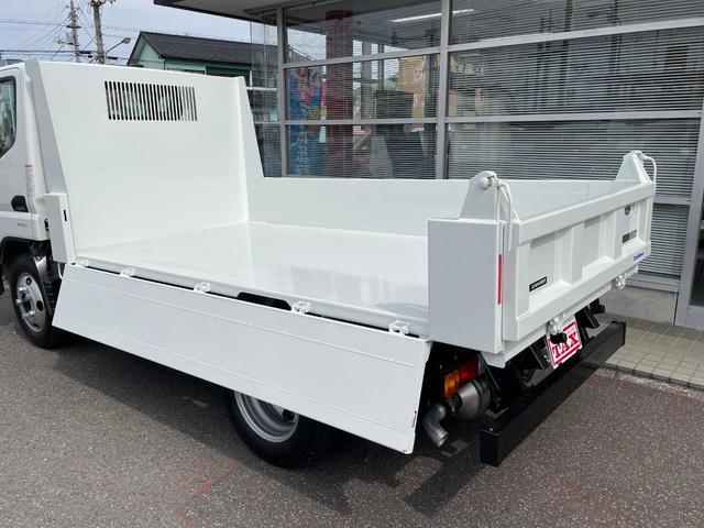 キャンター 　ターボ車　坂道発進補助装置　サイドガードアシスト　ＬＥＤヘッドランプ＆フォグランプ　衝突被害軽減ブレーキ　左電動格納ミラー　横滑り防止装置　ＡＢＳ　スマートキー　ブルートゥース　ＡＵＸ　ＵＳＢ　禁煙車（51枚目）