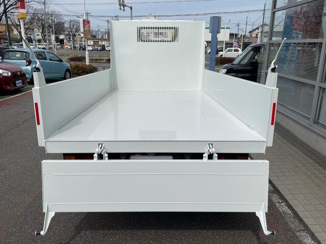 キャンター 　ターボ車　坂道発進補助装置　サイドガードアシスト　ＬＥＤヘッドランプ＆フォグランプ　衝突被害軽減ブレーキ　左電動格納ミラー　横滑り防止装置　ＡＢＳ　スマートキー　ブルートゥース　ＡＵＸ　ＵＳＢ　禁煙車（53枚目）