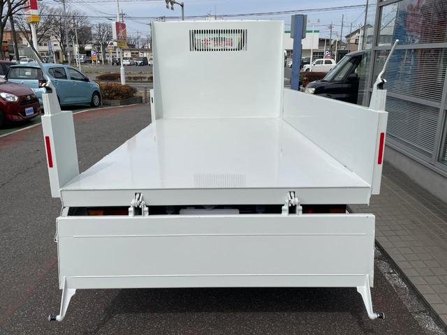 キャンター 　ターボ車　坂道発進補助装置　サイドガードアシスト　ＬＥＤヘッドランプ＆フォグランプ　衝突被害軽減ブレーキ　左電動格納ミラー　横滑り防止装置　ＡＢＳ　スマートキー　ブルートゥース　ＡＵＸ　ＵＳＢ　禁煙車（54枚目）