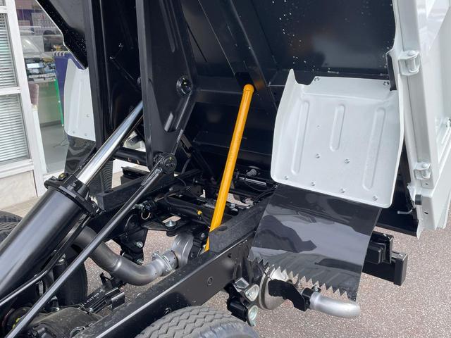 キャンター 　ターボ車　坂道発進補助装置　サイドガードアシスト　ＬＥＤヘッドランプ＆フォグランプ　衝突被害軽減ブレーキ　左電動格納ミラー　横滑り防止装置　ＡＢＳ　スマートキー　ブルートゥース　ＡＵＸ　ＵＳＢ　禁煙車（59枚目）