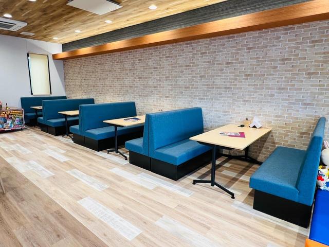 キャンター 　ターボ車　坂道発進補助装置　サイドガードアシスト　ＬＥＤヘッドランプ＆フォグランプ　衝突被害軽減ブレーキ　左電動格納ミラー　横滑り防止装置　ＡＢＳ　スマートキー　ブルートゥース　ＡＵＸ　ＵＳＢ　禁煙車（75枚目）