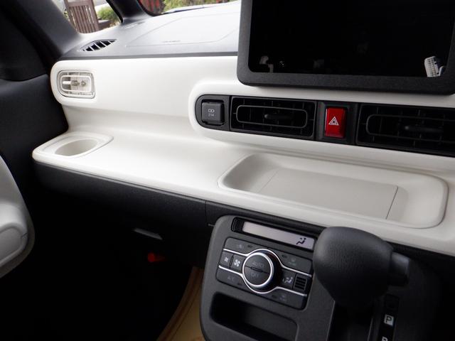 ムーヴキャンバス ストライプスＸ　ナビアップグレードパック　届出済未使用車　オートライト　バックカメラ　ＵＳＢ　ステアリングオーディオスイッチ　リアパーキングセンサー　オートエアコン　プッシュスタート　スマートキー　電動格納ミラー　左右電動スライドドア　禁煙車（30枚目）