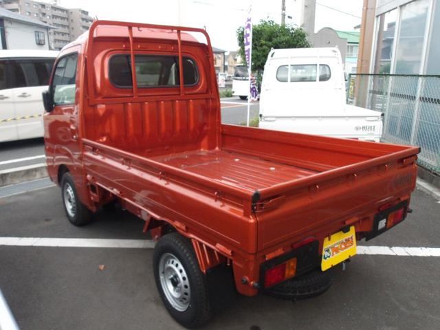 ハイゼットトラック ハイルーフ　届出済未使用車　切替式４ＷＤ　禁煙車　ｗエアバック　マニュアルエアコン　オートライト　パワステ　衝突被害軽減装置　衝突安全ボディ（7枚目）