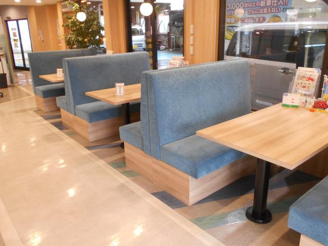 スペーシアカスタム ハイブリッドＸＳターボ　届出済未使用車　オートＬＥＤ　禁煙　ＥＳＣ　クルーズＣ　運転席シートヒーター　フルフラット　パワーウィンドゥ　ＬＥＤヘッドライ　スマートキ　サイドエアバッグ　ベンチシート　ターボ車　リモコンキー　ＰＳ（51枚目）