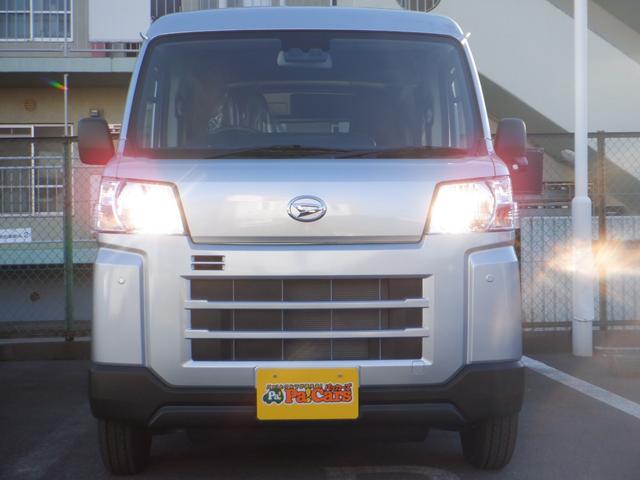 ハイゼットカーゴ ＤＸ　届出済未使用車　オートライト　リアパーキングセンサー　運転席助手席ＰＷ　両側スライドドア　　マニュアルエアコン　キーレス　　衝突軽減システム　両席エアバッグ　オートマチックハイビーム　安全ボディ（6枚目）