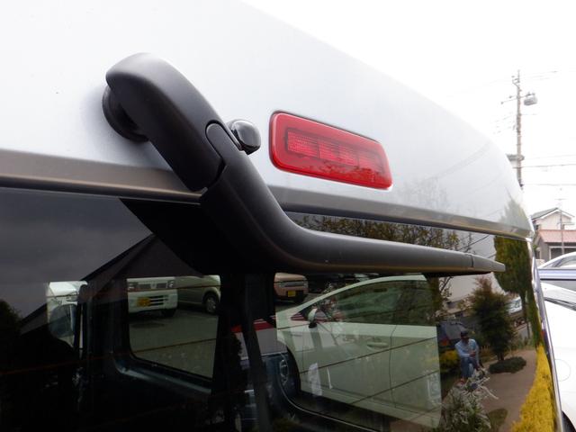 ハイゼットカーゴ ＤＸ　届出済未使用車　オートライト　リアパーキングセンサー　運転席助手席ＰＷ　両側スライドドア　　マニュアルエアコン　キーレス　　衝突軽減システム　両席エアバッグ　オートマチックハイビーム　安全ボディ（18枚目）