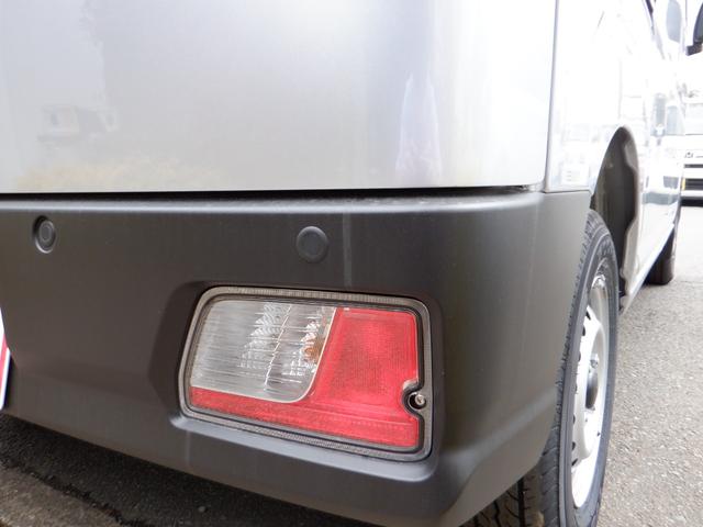 ハイゼットカーゴ ＤＸ　届出済未使用車　オートライト　リアパーキングセンサー　運転席助手席ＰＷ　両側スライドドア　　マニュアルエアコン　キーレス　　衝突軽減システム　両席エアバッグ　オートマチックハイビーム　安全ボディ（19枚目）