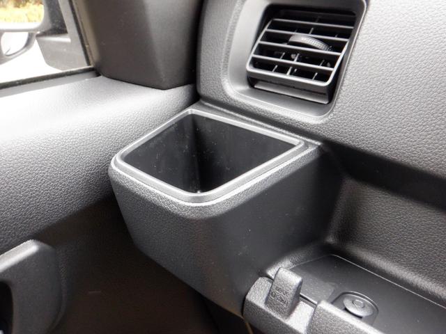 ハイゼットカーゴ ＤＸ　届出済未使用車　オートライト　リアパーキングセンサー　運転席助手席ＰＷ　両側スライドドア　　マニュアルエアコン　キーレス　　衝突軽減システム　両席エアバッグ　オートマチックハイビーム　安全ボディ（31枚目）