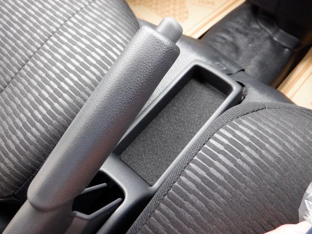 ハイゼットカーゴ ＤＸ　届出済未使用車　オートライト　リアパーキングセンサー　運転席助手席ＰＷ　両側スライドドア　　マニュアルエアコン　キーレス　　衝突軽減システム　両席エアバッグ　オートマチックハイビーム　安全ボディ（32枚目）