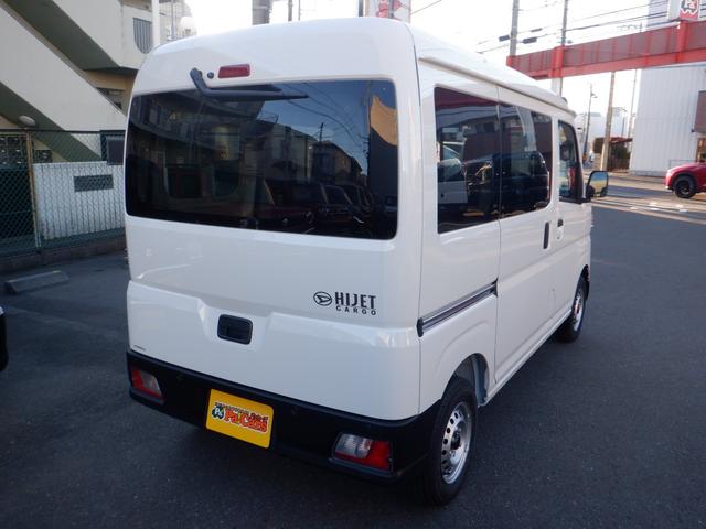 ハイゼットカーゴ ＤＸ　届出済未使用車　オートライト　リアパーキングセンサー　運転席助手席ＰＷ　両側スライドドア　　マニュアルエアコン　キーレス　　衝突軽減システム　両席エアバッグ　オートマチックハイビーム　安全ボディ（5枚目）