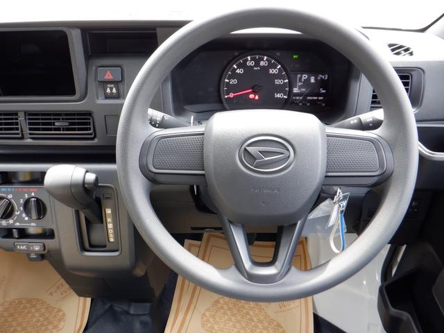 ハイゼットカーゴ ＤＸ　届出済未使用車　オートライト　リアパーキングセンサー　運転席助手席ＰＷ　両側スライドドア　　マニュアルエアコン　キーレス　　衝突軽減システム　両席エアバッグ　オートマチックハイビーム　安全ボディ（12枚目）