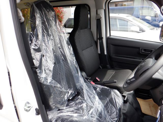 ハイゼットカーゴ ＤＸ　届出済未使用車　オートライト　リアパーキングセンサー　運転席助手席ＰＷ　両側スライドドア　　マニュアルエアコン　キーレス　　衝突軽減システム　両席エアバッグ　オートマチックハイビーム　安全ボディ（13枚目）