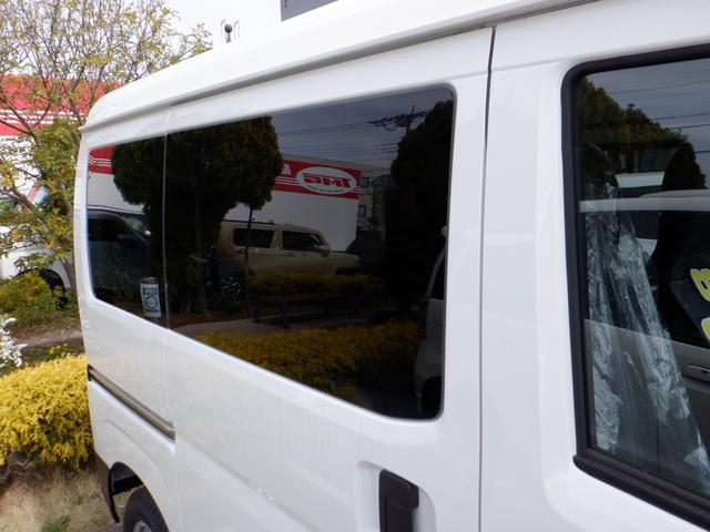 ハイゼットカーゴ ＤＸ　届出済未使用車　オートライト　リアパーキングセンサー　運転席助手席ＰＷ　両側スライドドア　　マニュアルエアコン　キーレス　　衝突軽減システム　両席エアバッグ　オートマチックハイビーム　安全ボディ（20枚目）