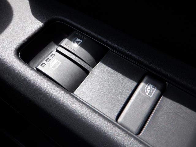 ハイゼットカーゴ ＤＸ　届出済未使用車　オートライト　リアパーキングセンサー　運転席助手席ＰＷ　両側スライドドア　　マニュアルエアコン　キーレス　　衝突軽減システム　両席エアバッグ　オートマチックハイビーム　安全ボディ（32枚目）