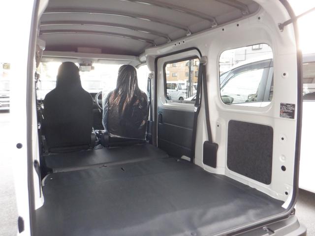 ハイゼットカーゴ ＤＸ　届出済未使用車　オートライト　リアパーキングセンサー　運転席助手席ＰＷ　両側スライドドア　　マニュアルエアコン　キーレス　　衝突軽減システム　両席エアバッグ　オートマチックハイビーム　安全ボディ（36枚目）