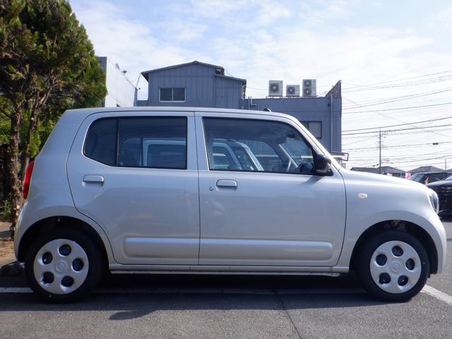 アルト Ｌ　届出済未使用車　車線逸脱防止　キーレスリモコン　シートヒータ　Ｐセンサー　禁煙　電動格納式ミラー　盗難警報装置　マニュアルエアコン　パワーステアリング　パワーウインドウ　サイドエアバッグ　エアバック（11枚目）