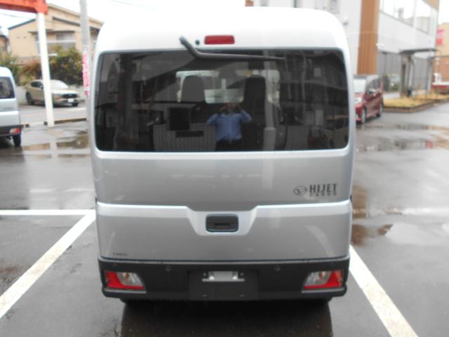 ハイゼットカーゴ ＤＸ　届出済未使用車　禁煙　安全ボディ　セキュリティアラーム　キーレスキー　両側スライドドア　パワーウインドウ　エコアイドル　マニュアルエアコン　両席エアバッグ　パワーステアリング　ＡＢＳ　運転席エアバッグ（8枚目）