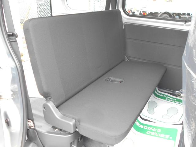 ハイゼットカーゴ ＤＸ　届出済未使用車　禁煙　安全ボディ　セキュリティアラーム　キーレスキー　両側スライドドア　パワーウインドウ　エコアイドル　マニュアルエアコン　両席エアバッグ　パワーステアリング　ＡＢＳ　運転席エアバッグ（12枚目）