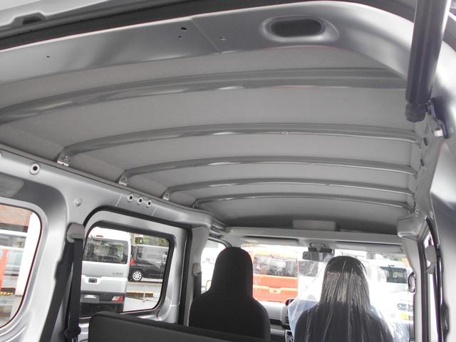 ハイゼットカーゴ ＤＸ　届出済未使用車　禁煙　安全ボディ　セキュリティアラーム　キーレスキー　両側スライドドア　パワーウインドウ　エコアイドル　マニュアルエアコン　両席エアバッグ　パワーステアリング　ＡＢＳ　運転席エアバッグ（28枚目）